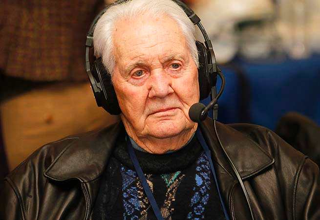 Pat Summerall, who called 16 Super Bowls, died of cardiac arrest at age 82 on Tuesday.